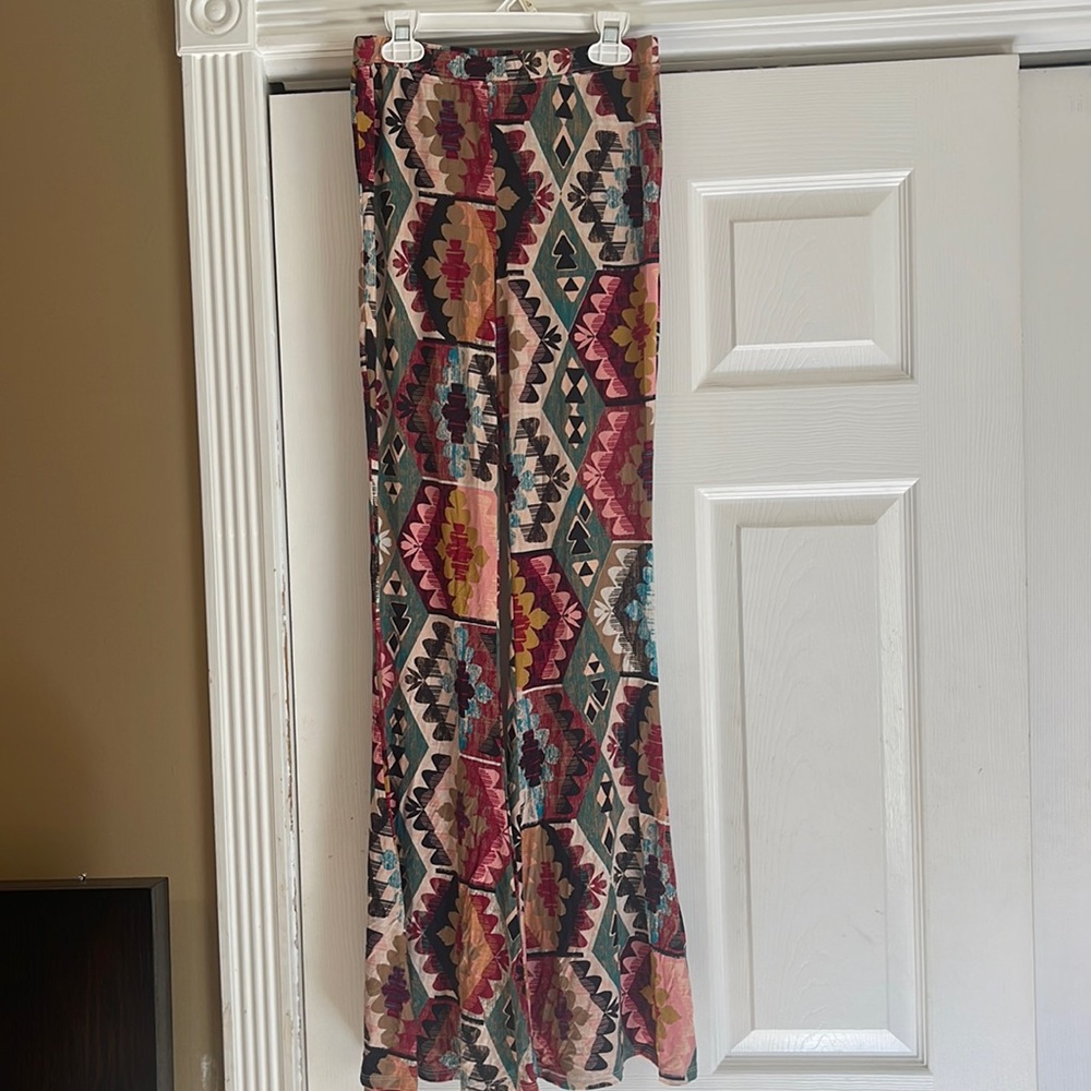 AMERICAN RAG FLARED LEGGINGS .. NEW
